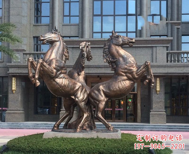 金华小区立马铜雕