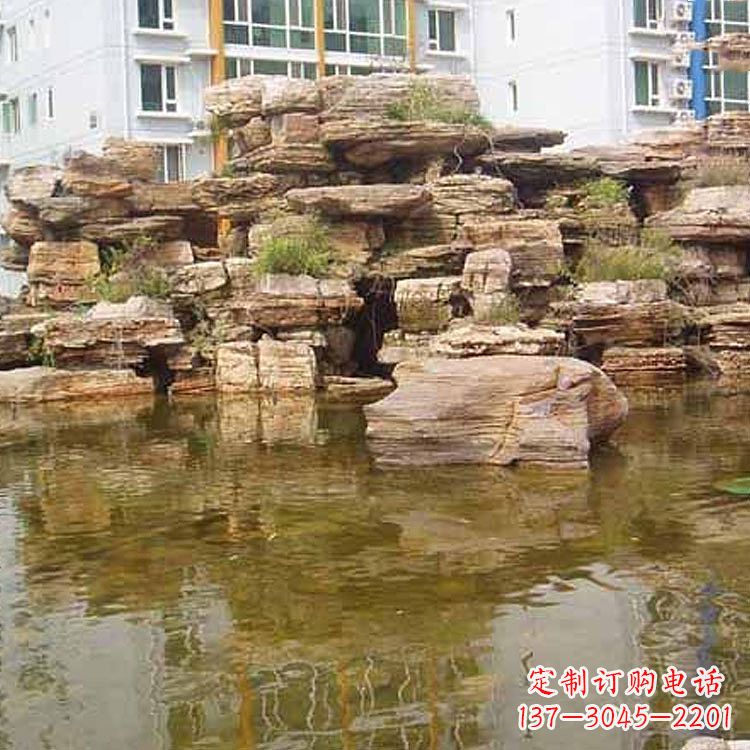 金华小区庭院假山鱼池