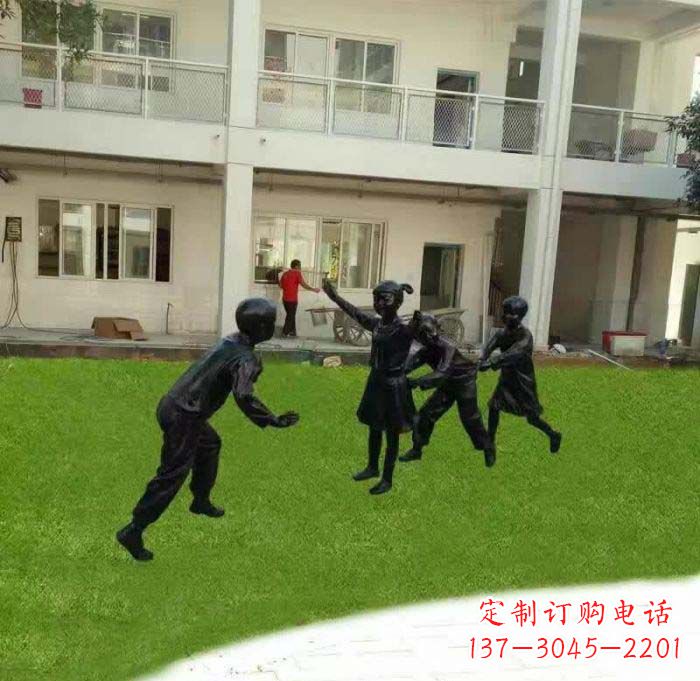 金华校园儿童玩老鹰捉小鸡铜雕