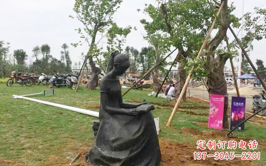 金华校园看书女孩雕塑