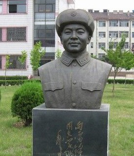 金华校园雷锋铜像