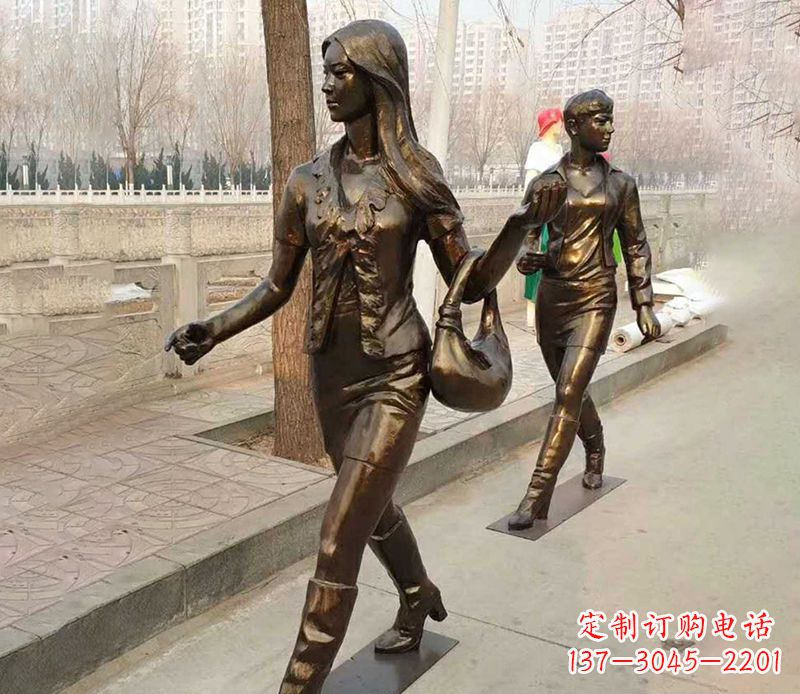 金华行走的女人街边人物铜雕