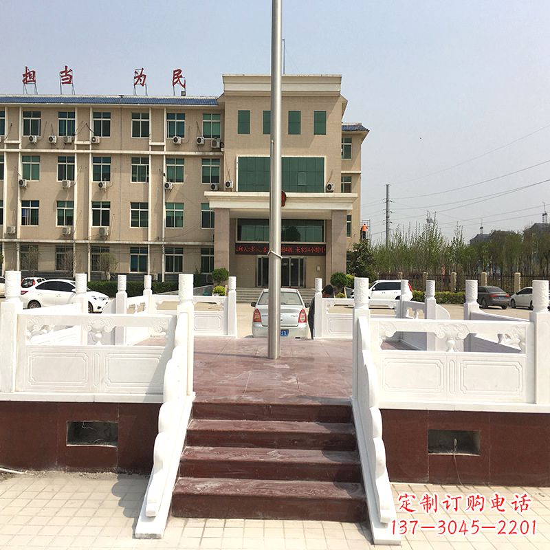 金华学校广场石雕升旗台