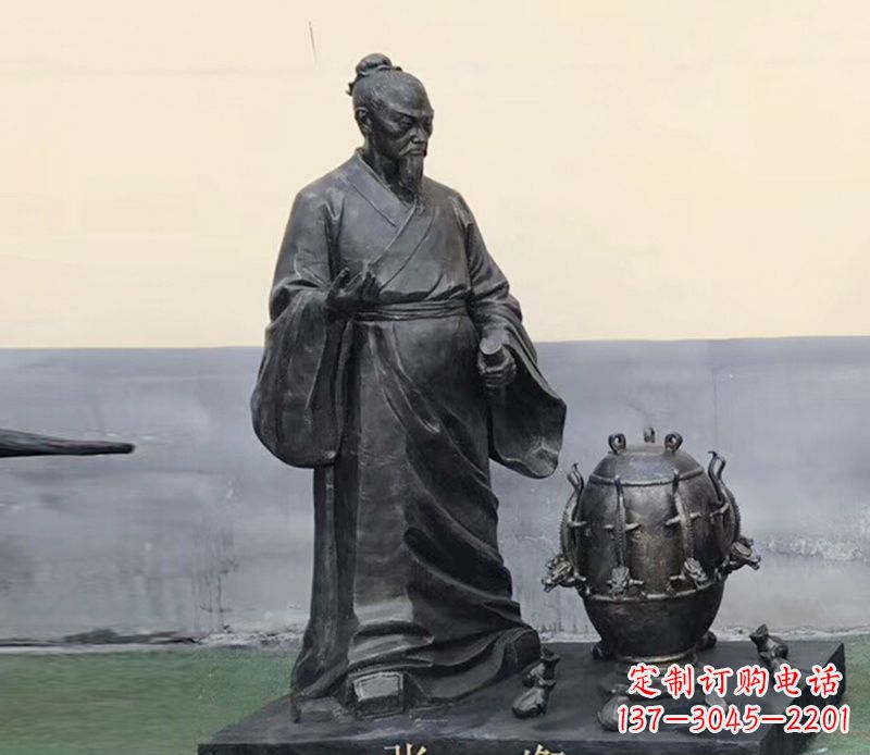 金华学校张衡和地动仪铜雕