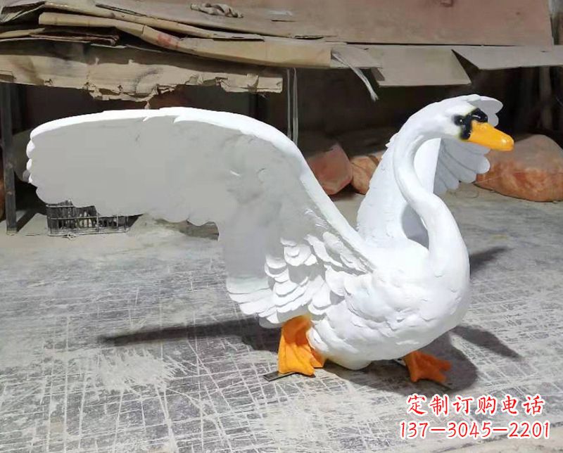 金华展翅翱翔的仿真白天鹅发光款