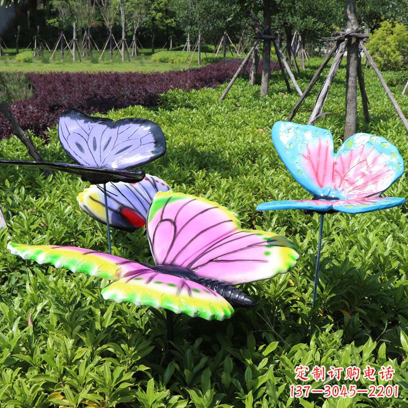 金华展翅的蝴蝶,公园草丛仿真动物装饰雕塑