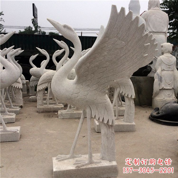 金华展翅欲飞的仙鹤石雕